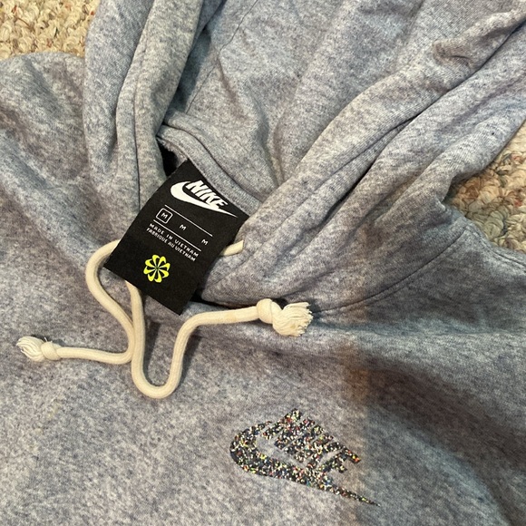 Nike Sportswear - Picture 3 of 3